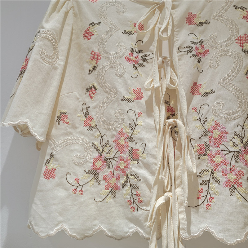 Clothland 女性夏の刺繍ブラウスレースアップクロップ - Sewing V のレビューと価格