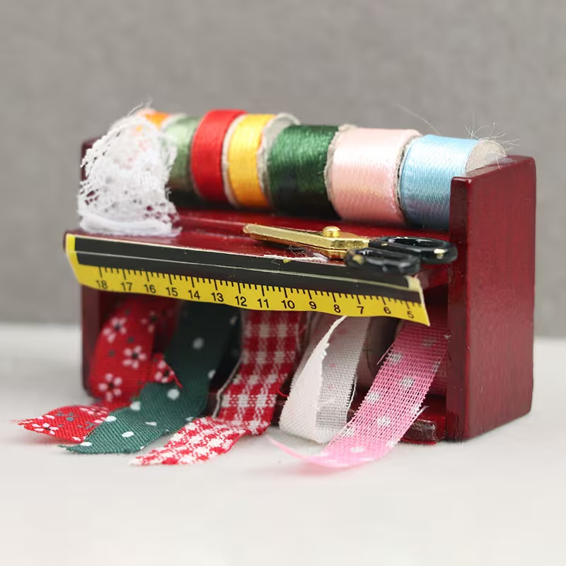 ドールハウスミニチュア裁縫箱（レースのディテール付き） 裁縫 - Sewing Factory のレビューと価格