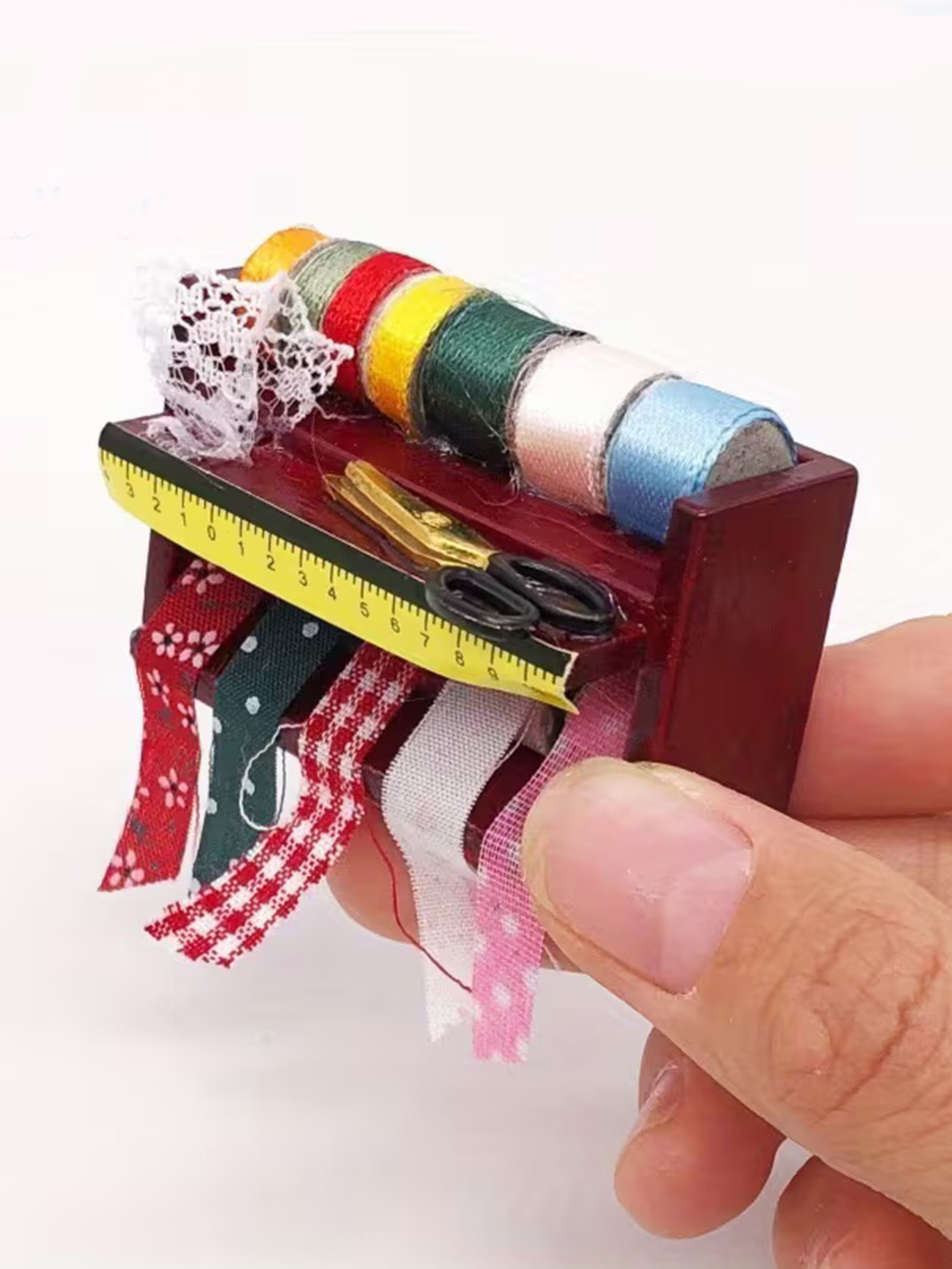 ドールハウスミニチュア裁縫箱（レースのディテール付き） 裁縫 - Sewing Factory のレビューと価格