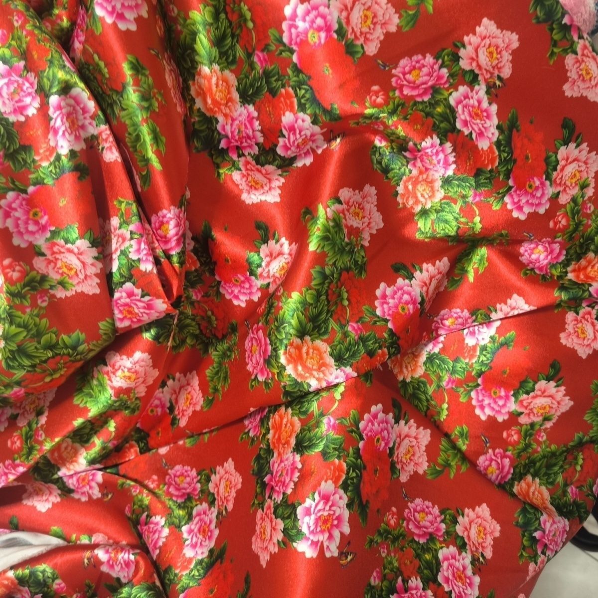 花柄プリントのアセテートサテン生地、シルクのように滑らか、メ - Sewing By のレビューと価格