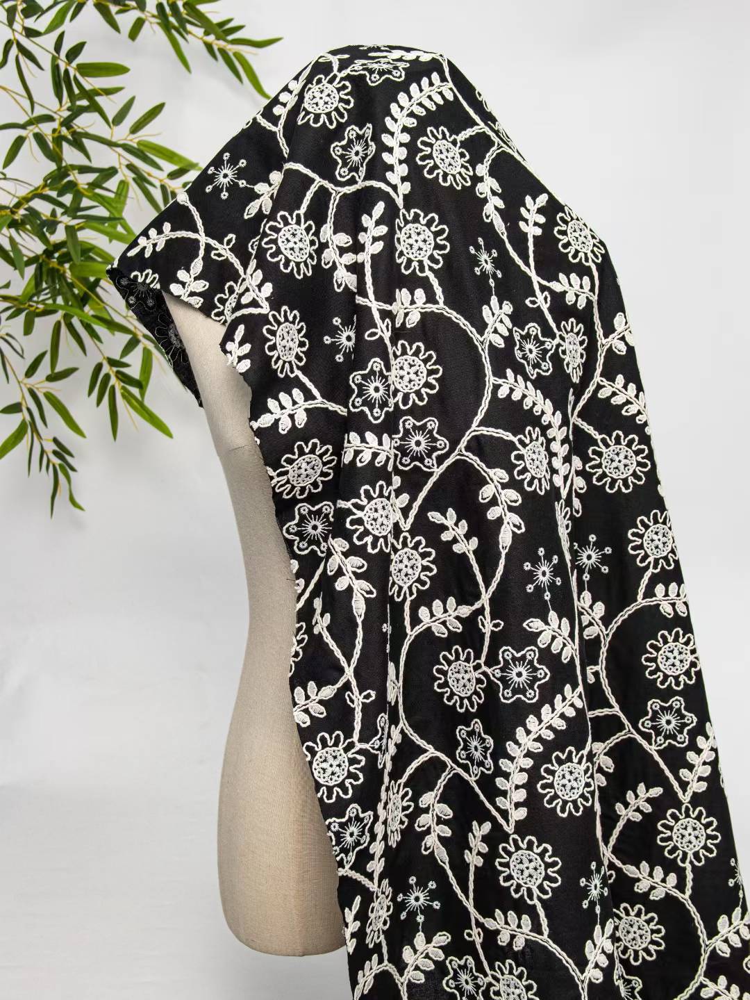 ヴィンテージ風フルワイド刺繍入り3Dコットンコードレース生地 - Vintage Sewing Textile のレビューと価格